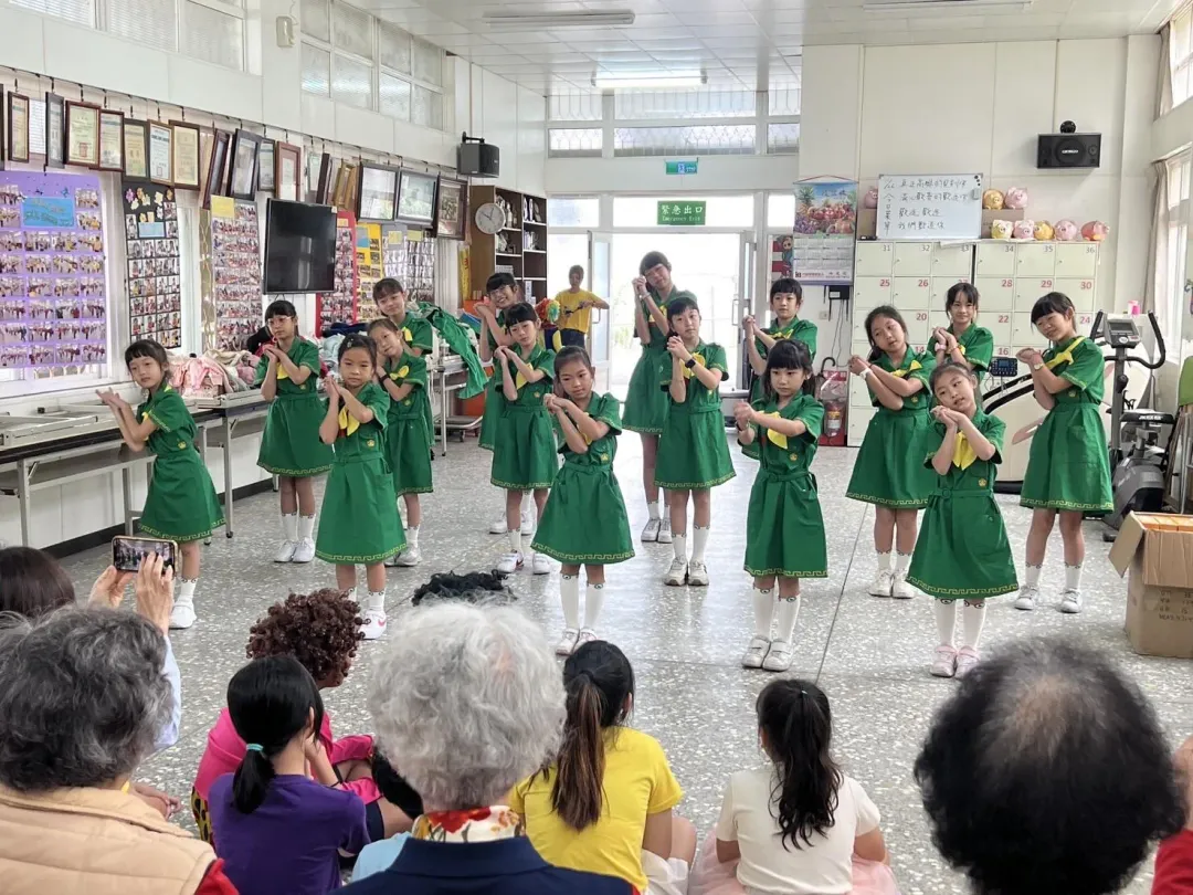 小小童軍為長者們送上精心準備的才藝表演(圖/南投縣政府提供)