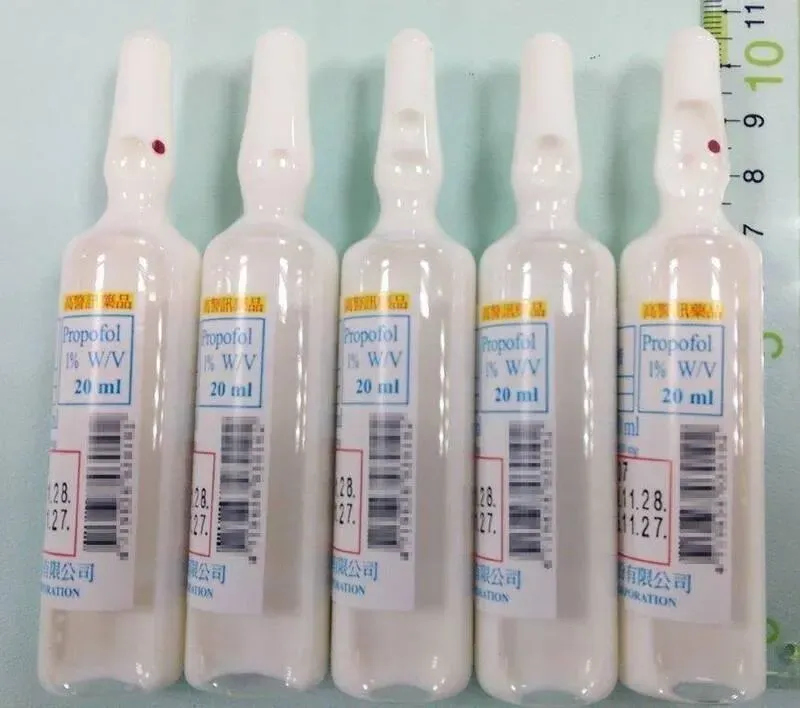 丙泊酚(Propofol)因其製劑外觀呈乳白色而被稱為「牛奶針」,屬於第四級管制藥品及第四級毒品。(圖/食藥署提供)