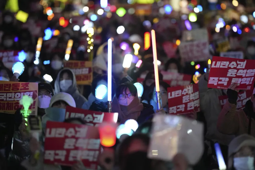 南韓民眾要求彈劾尹錫悅。(圖/美聯社)