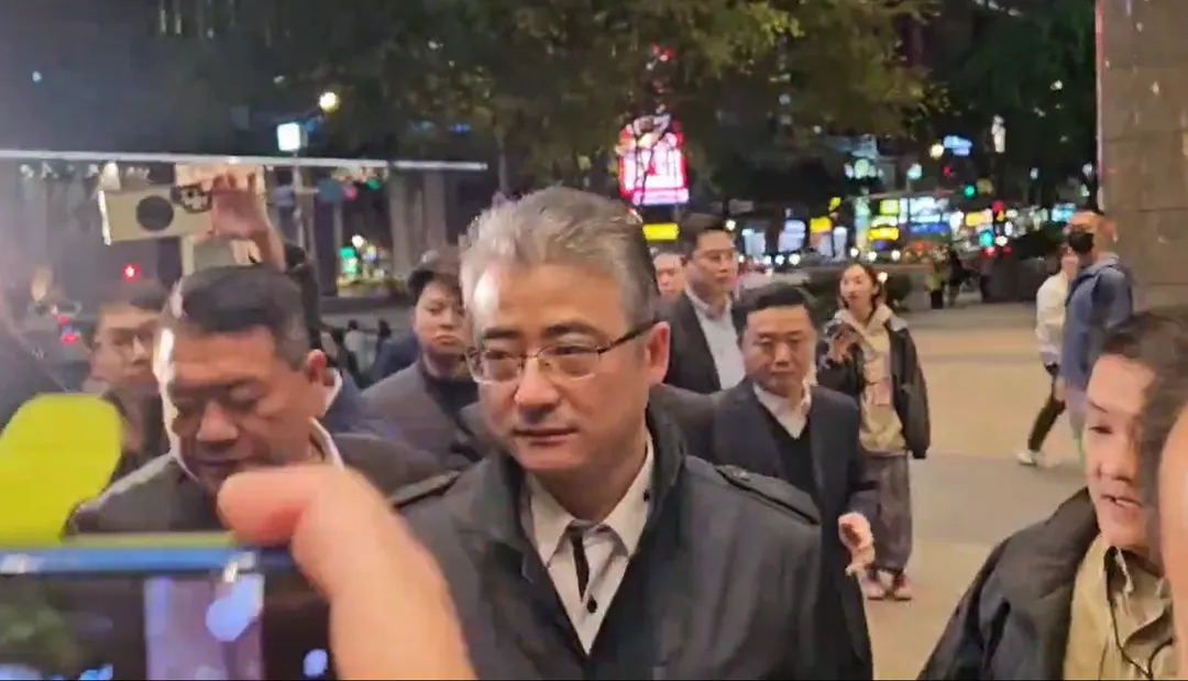 傳陸委會未核准上海市台辦副主任李驍東（中）赴台申請。（資料照／中天新聞）