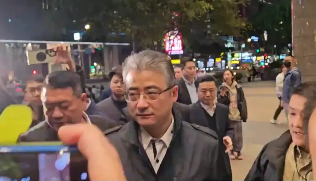 上海市台辦副主任李驍東13日先率第一批先遣團抵達台灣。(圖/中天新聞)