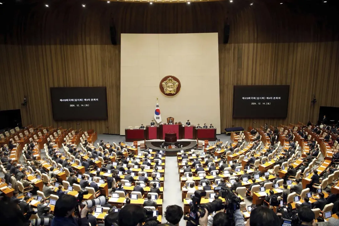 南韓國會通過總統尹錫悅彈劾案。(圖/美聯社)