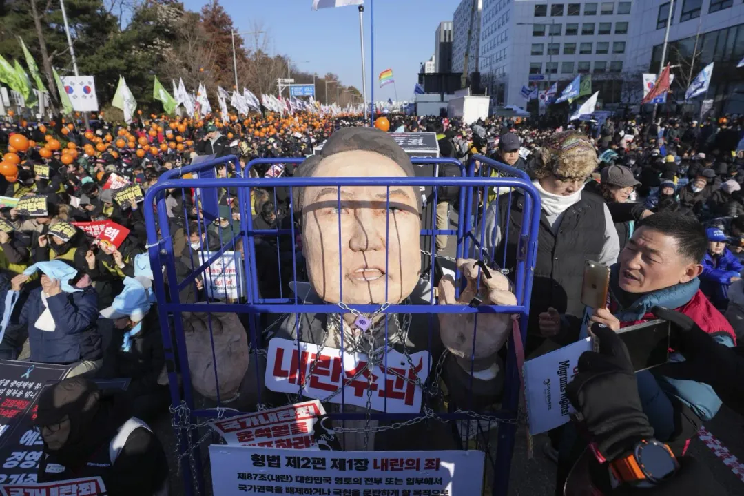 南韓民眾呼籲尹錫悅盡快下台。（圖／美聯社）