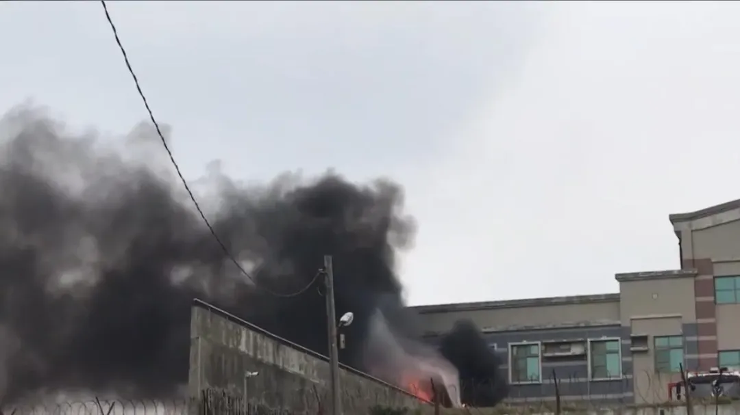 馬公空軍基地火警。(圖/澎湖交通觀察日誌提供)