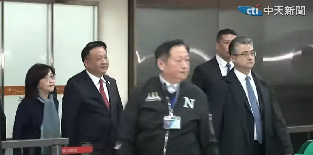 上海市副市長華源抵台，台北市副市長林奕華接機。（圖／中天新聞）
