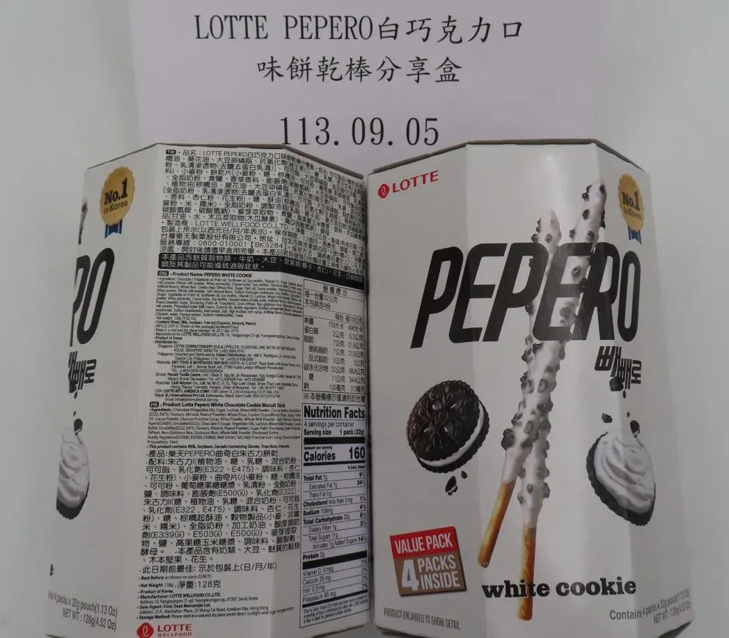 自韓國輸入的「LOTTE PEPERO 白巧克力棒」被檢出含有著色劑偶氮玉紅。(圖/食藥署提供)