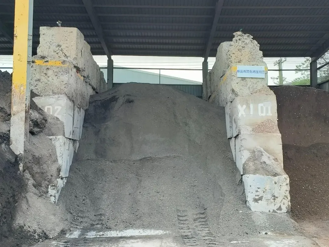 朱惕之副市長表示，新北市要達成2050淨零碳排，再生粒料的循環應用是不可或缺的一環。（圖／新北市政府提供）