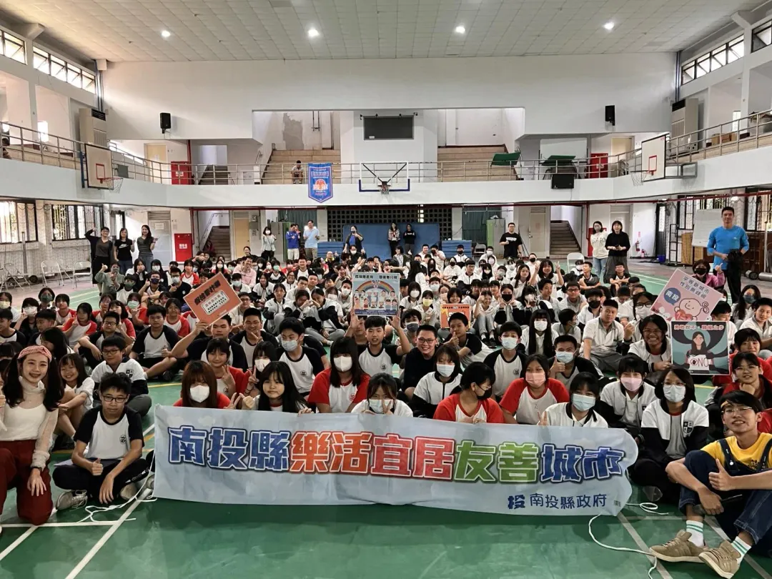 南投縣府從校園到社區,持續推動道路安全、預防詐騙、性別平等等議題。(圖/南投縣政府提供)
