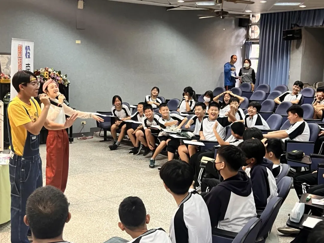 南投縣府藉由校園巡迴計畫來做教育宣導。(圖/南投縣政府提供)