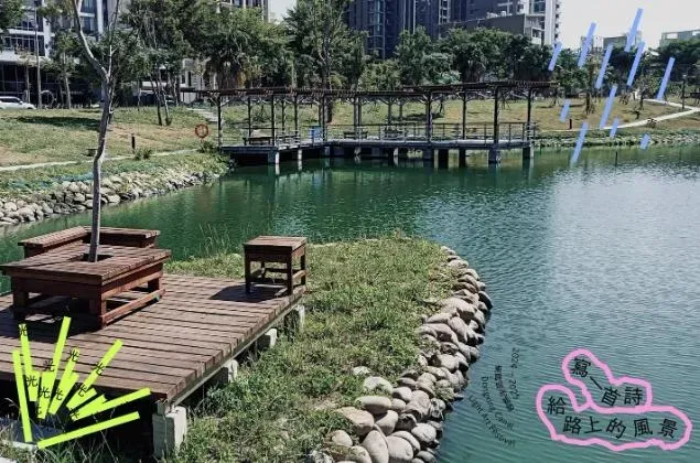 在竹北的東興圳,清流與綠意交織成一幅悠然的畫面。(圖/新竹縣政府提供)