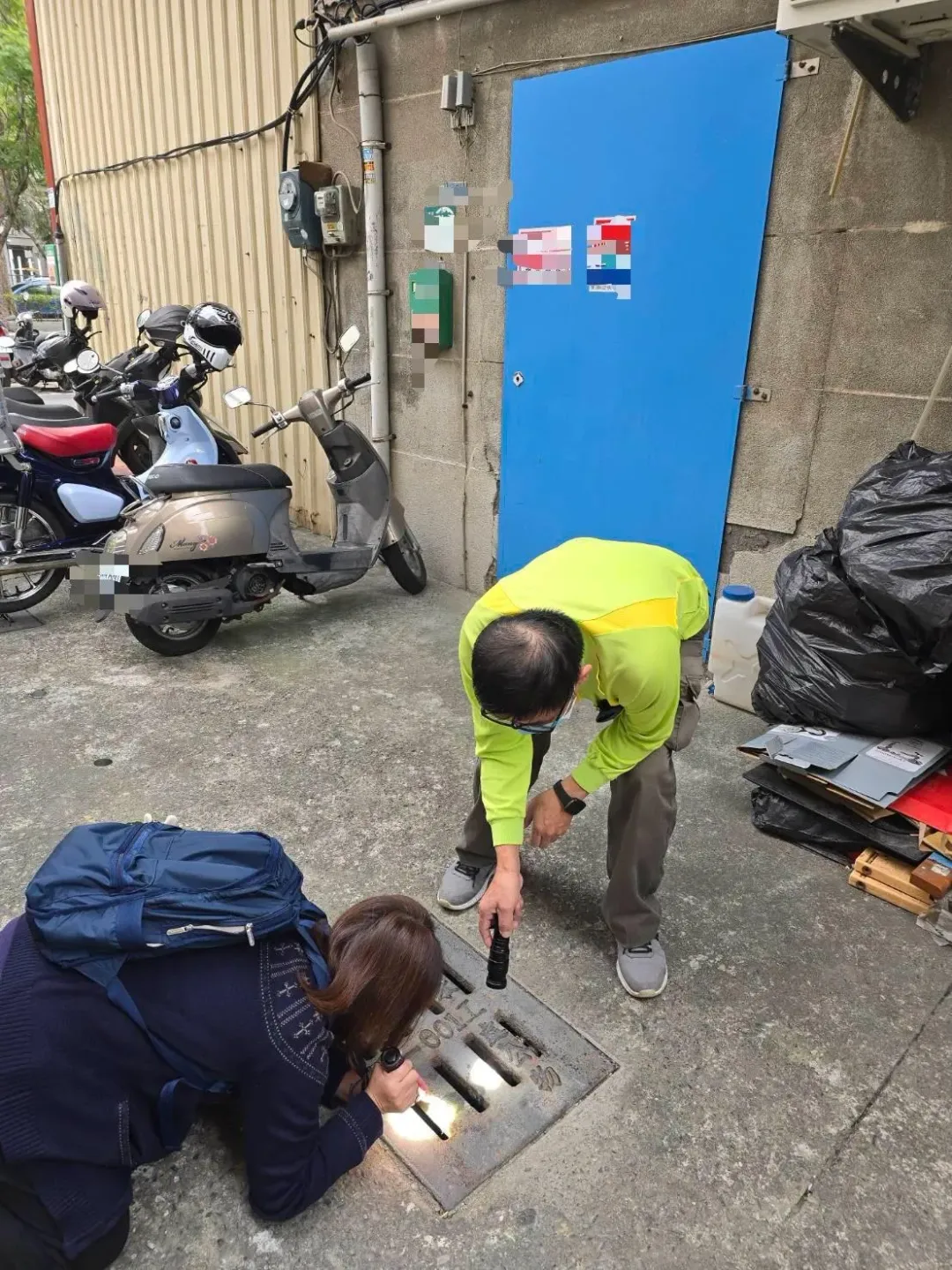 疾管署今(17)日公布新增2例高雄市本土登革熱病例,兩人為同住家人,目前住院中,其他同住家人無疑似症狀。(圖/高雄市衛生局提供)