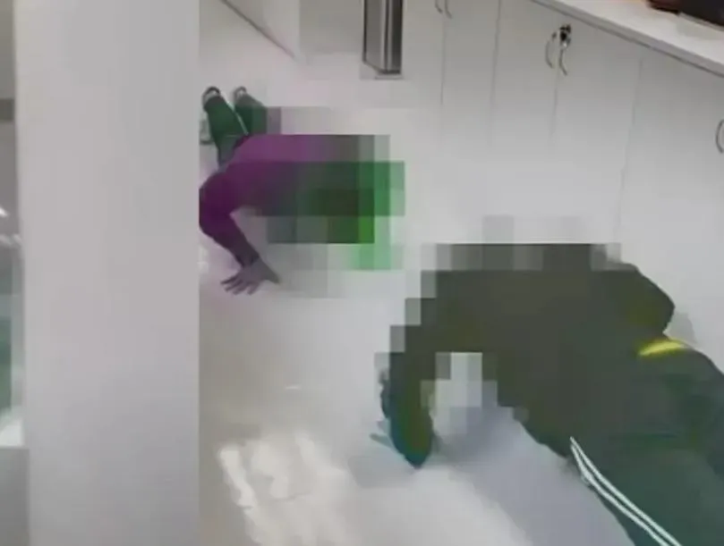 衛福部爆長照司長祝健芳要員工與替代役男比伏地挺身挨批霸凌（番攝爆料照片）