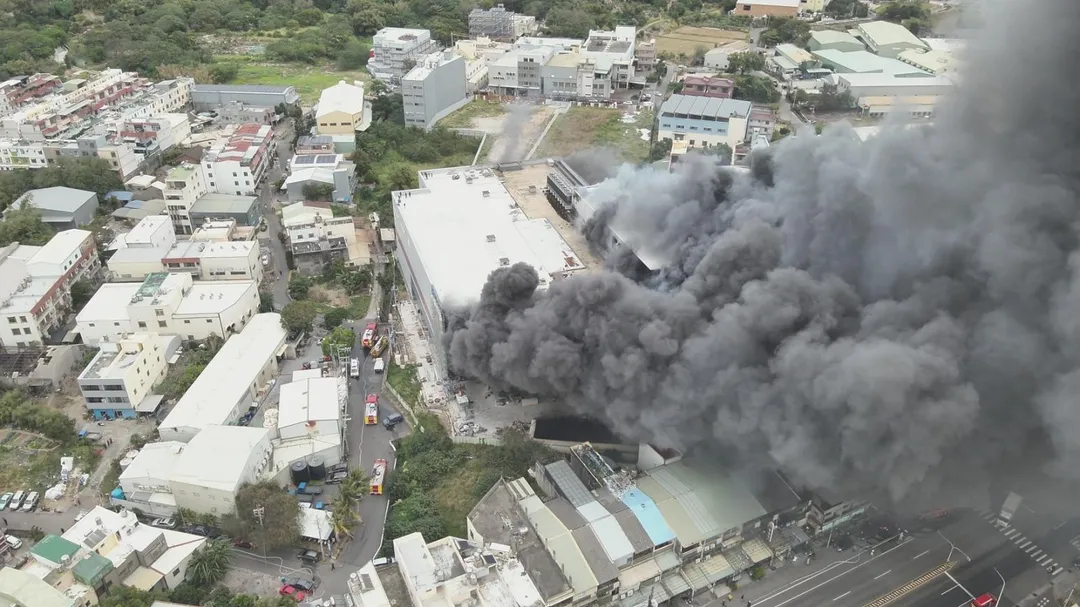 台中全聯倉儲去年發生大火，造成9死8傷慘劇，台中地檢署今日偵結，依過失致死罪起訴14人。（圖／資料照片）