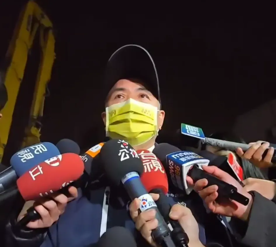 台中市消防局長孫福佑證實倉儲火警罹難者有7人是台灣籍，另有1位越南籍、1位外籍年輕男性。（圖／中天新聞）