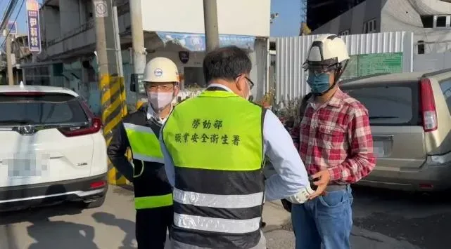 職安署副署長萬榮富今(20日)前往現場勘查。(圖/ 中天新聞)