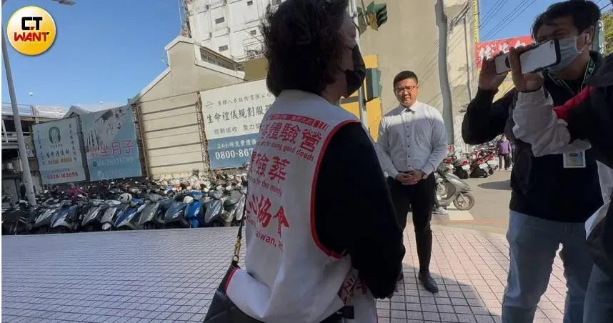 善願愛心協會接獲社會局通知到醫院關心,將贊助機票讓死者家屬來台處理後事。(圖/CTWANT)
