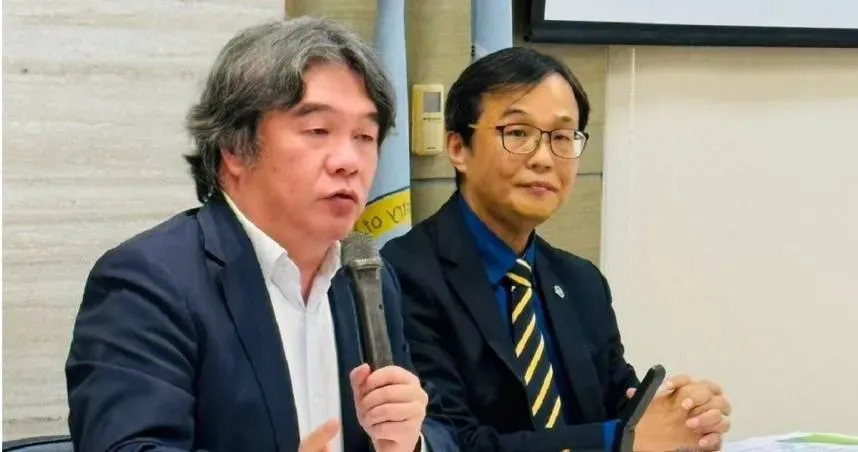 台大毒理學研究所教授姜至剛(右)。(圖/衛福部提供)