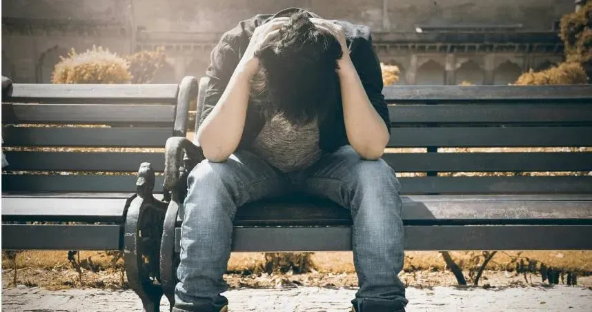 原PO表示,結婚後妻子突然罹患罕病,讓他想離婚。(示意圖/Pexels)