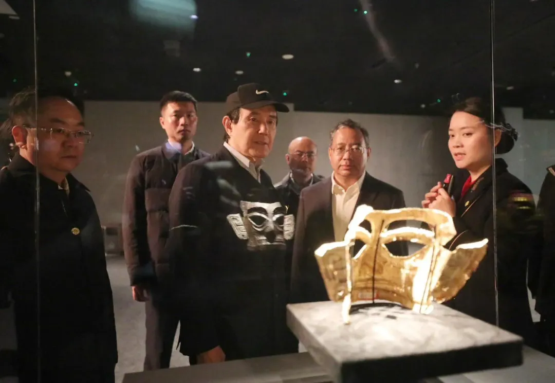 前總統馬英九22日上午參觀三星堆博物館。(圖/馬英九辦公室提供)