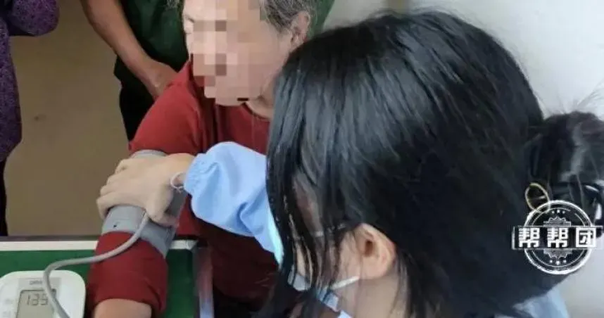 接臨時通知上門輸液遭控遲到,護理師慘被打成腦震蕩。(圖/翻攝極目新聞)