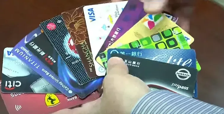 國人赴日旅遊喜愛度增加,國銀看準商機,紛紛推出信用卡日本消費回饋最高8.5%。(示意圖/中天新聞)
