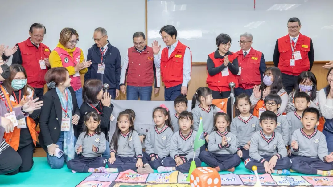 賴清德與新北市長侯友宜一起參訪新北市板橋防災協作中心。(圖／取自賴清德臉書)
