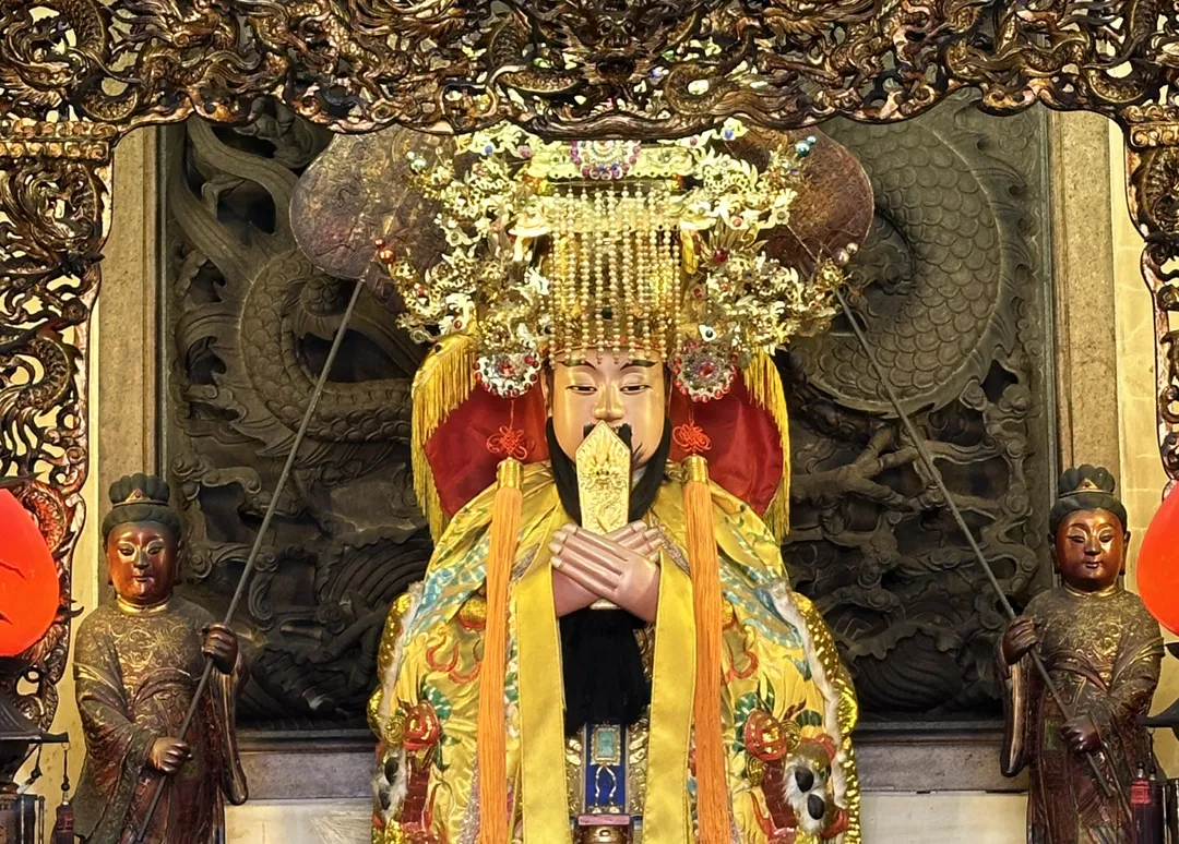 今年國曆7月24日天赦日適合向玉皇大帝懺悔罪過，開啟新的好運。圖為台中樂成宮玉皇大帝神像。（圖／楊登嵙提供）