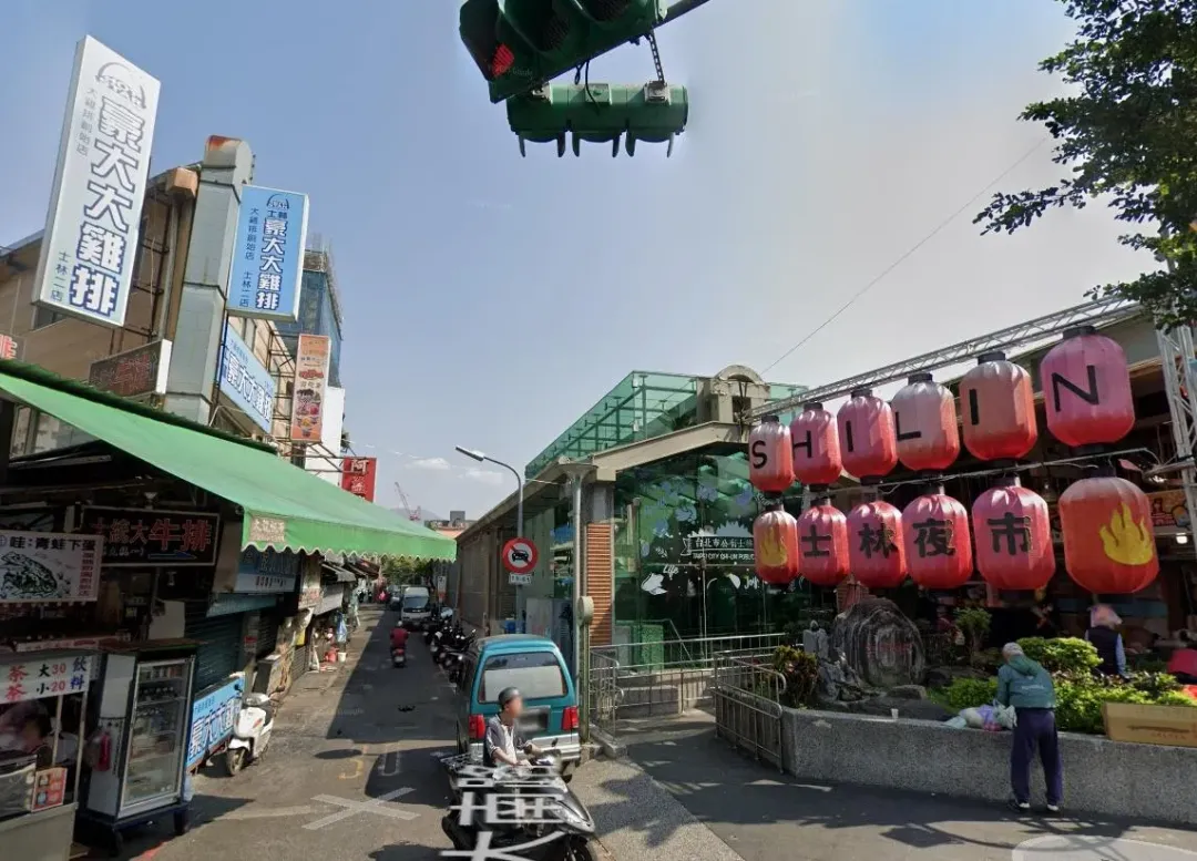 士林夜市是許多觀光客來台必去景點。（示意圖／Google Maps）