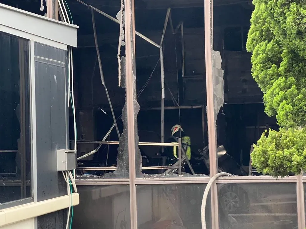 桃園新屋金屬工廠發生火警。(圖/翻社畫面)