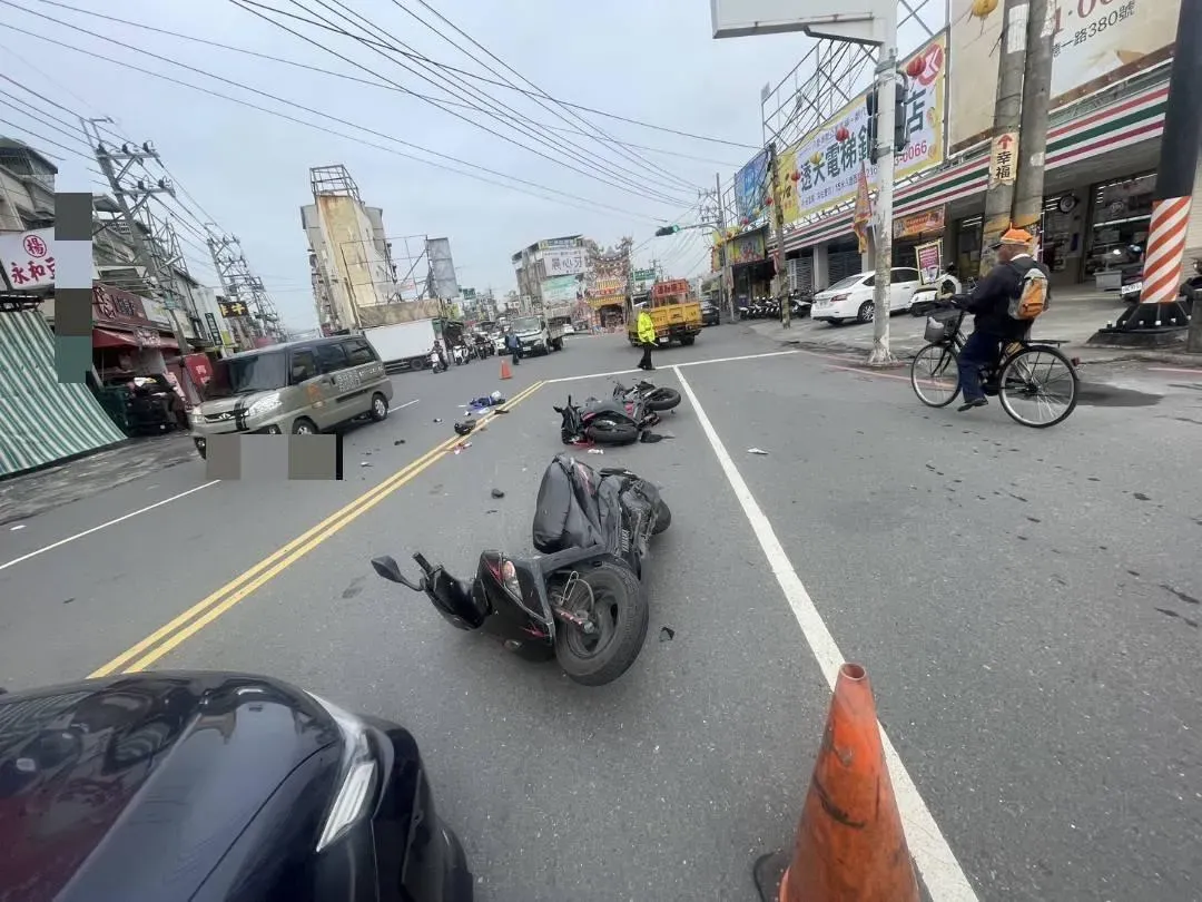 男騎士切西瓜，遭男大生騎車撞飛。（圖／翻攝畫面）