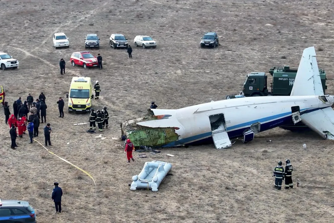 亞塞拜然航空客機25日墜毀哈薩克,釀38人罹難。(圖/美聯社)