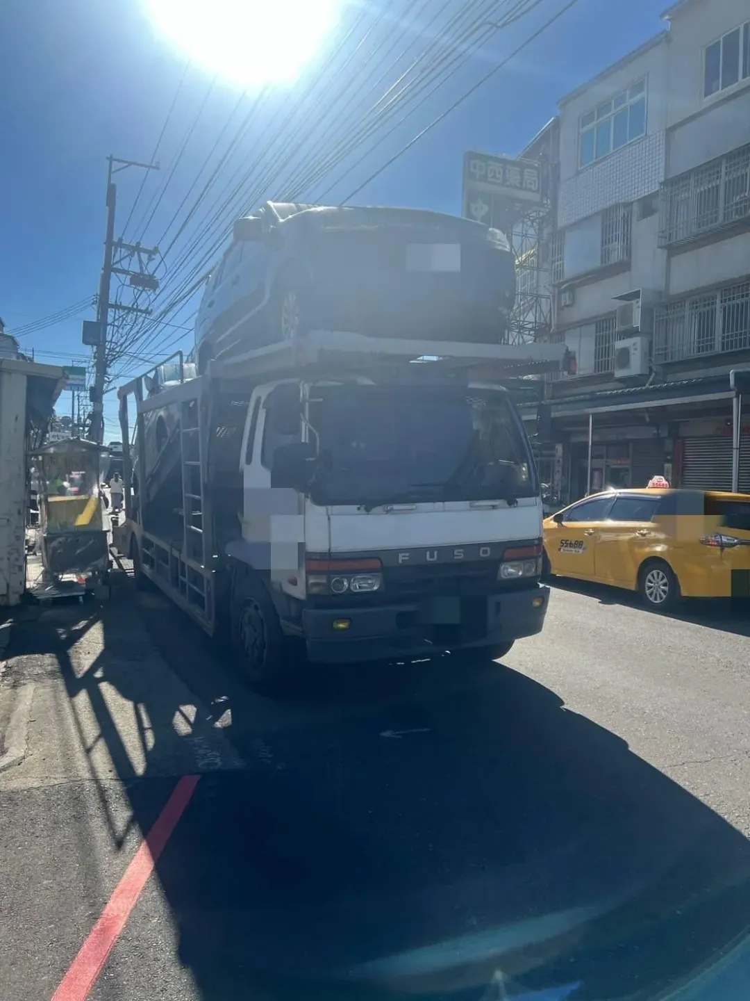 針對陳男裝載貨物超高違規行為，烏日分局依道路交通管理處罰條例第29條1項1款製單舉發，處新台幣三千元以上一萬八千元以下罰鍰。（圖/警方提供）