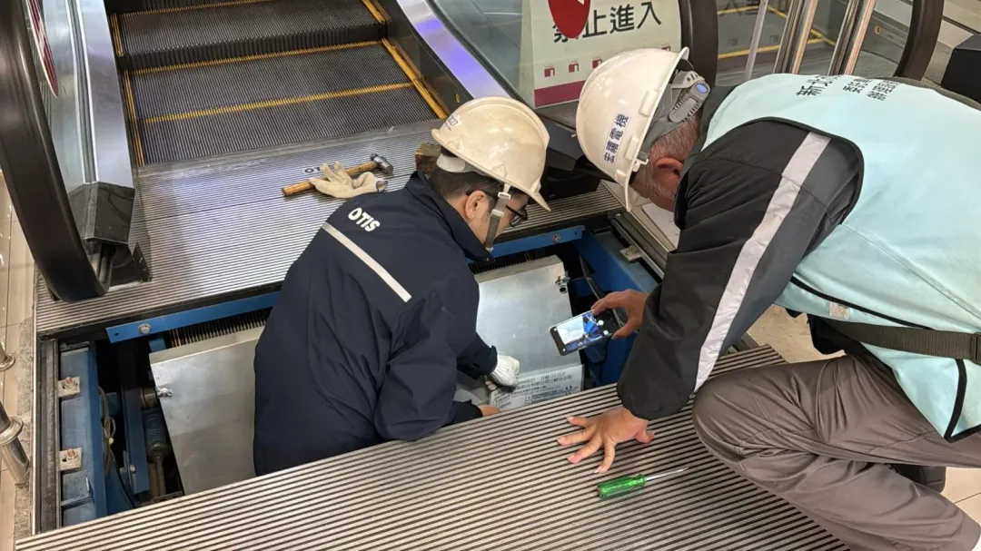 新北市工務局提前稽查各大賣場手扶梯是否運作正常。（圖／新北市政府工務局提供）