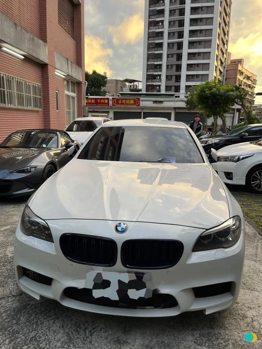 嫌犯的豪車。（圖／翻攝畫面）