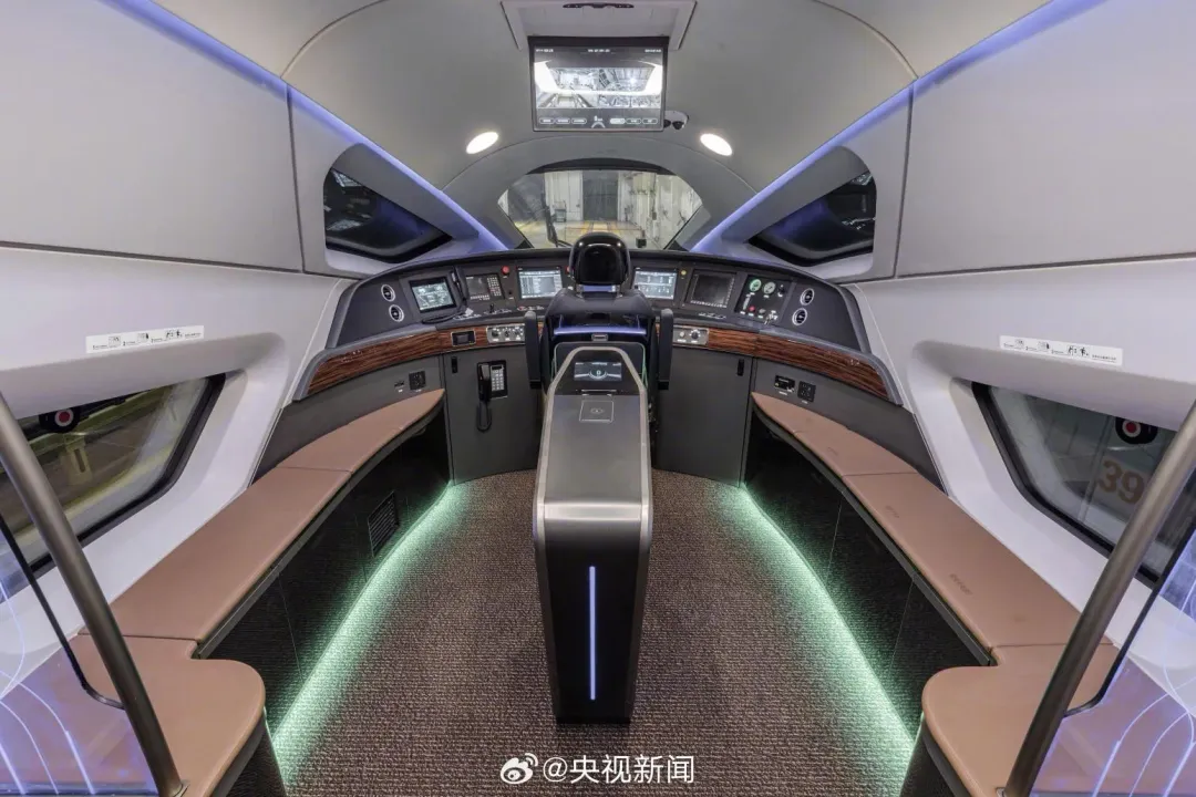 CR450運營時速可達400公里以上。（圖／翻攝微博「央視新聞」）
