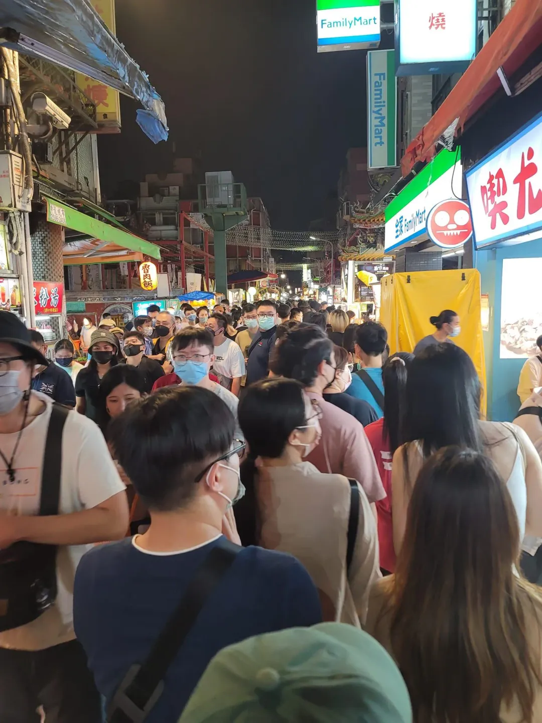 一票網友認為,士林夜市已觀光化。(圖/翻攝自臉書「士林夜市商圈 Shilin Night Market」)