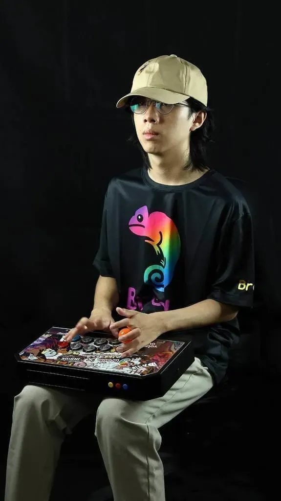 台灣17歲電競選手Ugang奪得亞洲青年電競錦標賽「快打旋風6」冠軍。(圖/中央社)