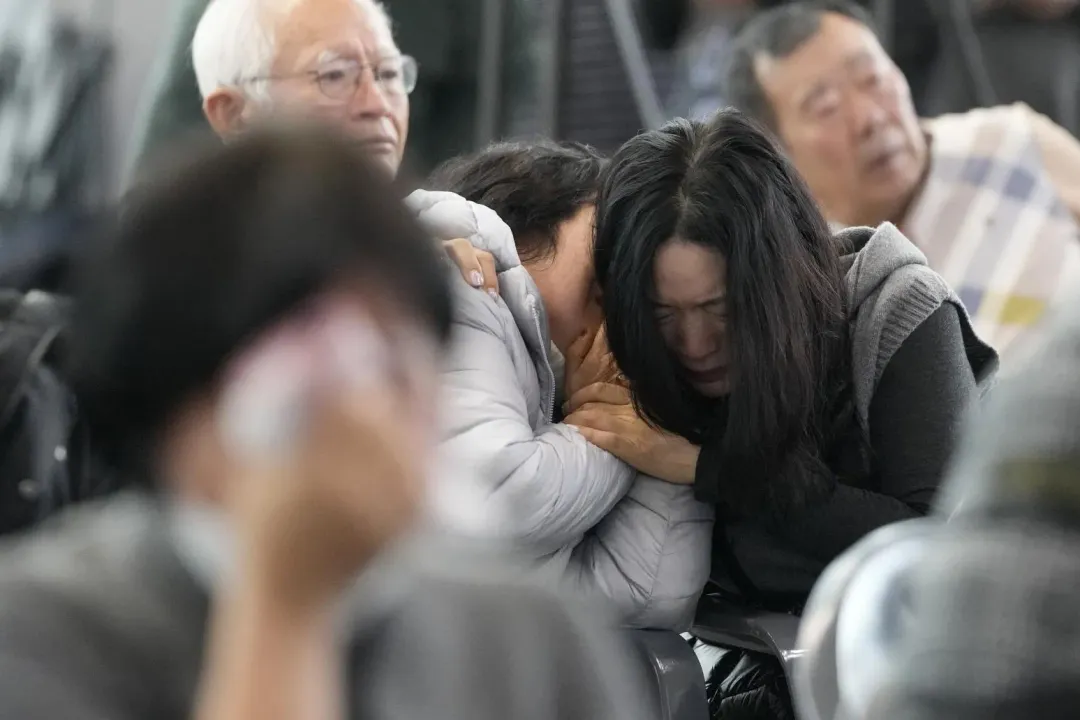 濟州空難造成179死，家屬悲痛欲絕。（圖/美聯社）