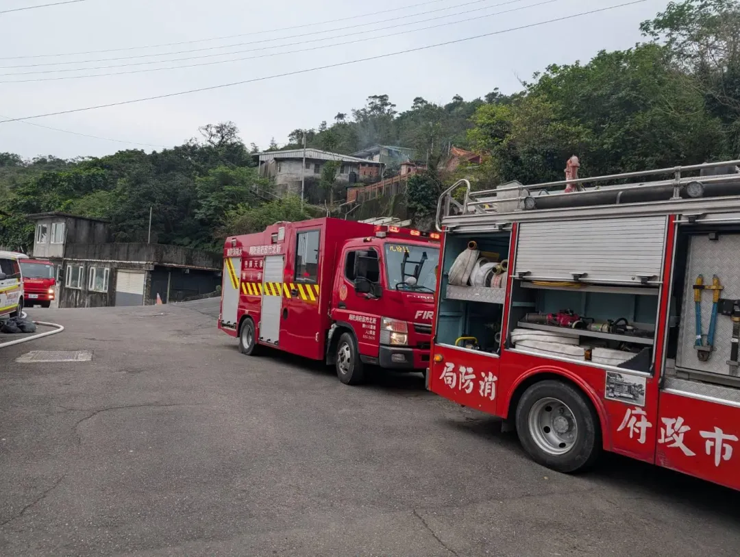 瑞芳區一棟連棟平房火警，1女命喪火窟。（圖／翻攝畫面）&nbsp;