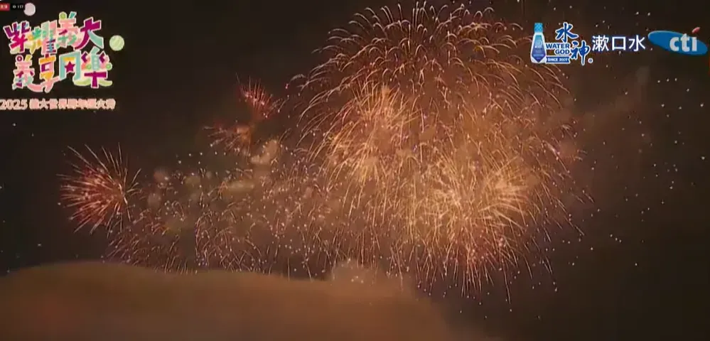 義大999秒超長煙火。（圖/中天新聞）