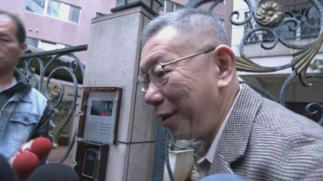 民眾黨前主席柯文哲近期出現血尿症狀，痛到無法入睡，疑為急性腎損傷。（圖／中天新聞）