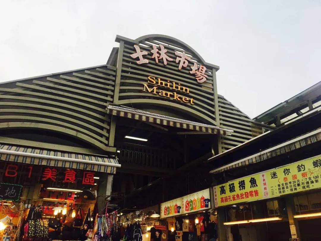 士林夜市一直是全台灣最有名的夜市之一，但近年卻頻繁傳出坑殺遊客的爭議，人氣受到影響。（示意圖/鄭緯浩攝）