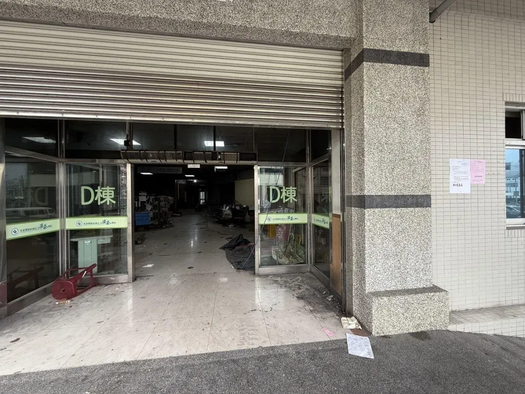 D棟及電力中心將要被拆除,限期清除內部物品。(圖/屏東縣政府)