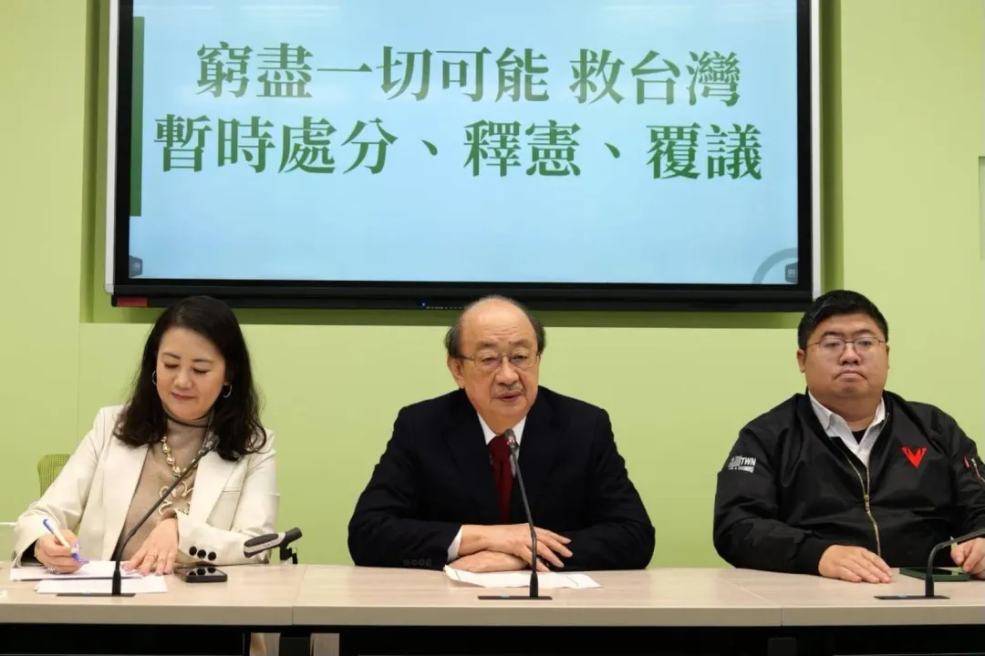民進黨立院黨團總召柯建銘近日喊出「雙罷」。（圖取自柯建銘臉書）