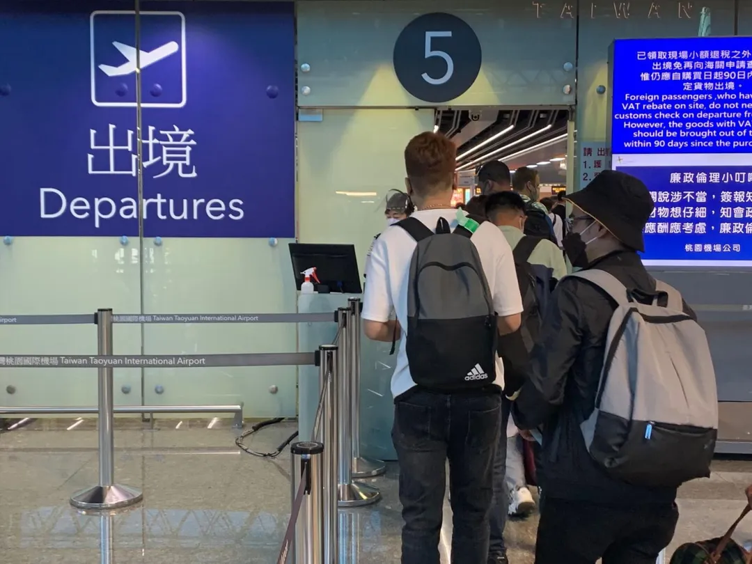 國泰航空在3月中旬宣布調漲燃油附加費105%後，27日再度宣布二度調漲34%，不到一個月內累計漲幅已超過140%。（資料示意圖／桃園機場提供）