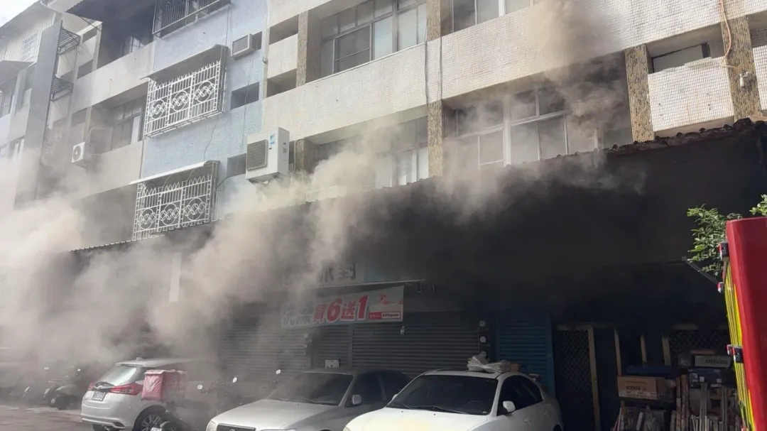 台南透天厝火警。（圖／翻攝畫面）