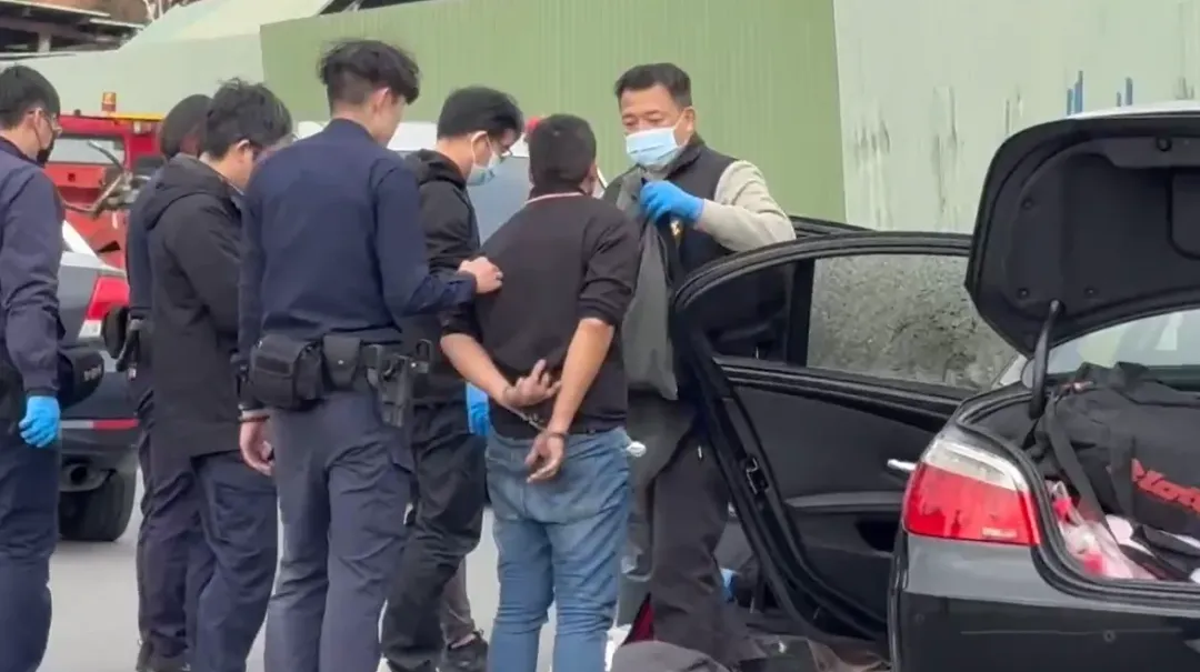 警匪追逐大約三公里。(圖/翻攝畫面)