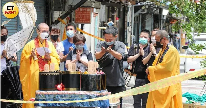 輪胎行大火釀成親仁里陳家至親8死悲劇，倖存的陳爸爸向本刊直言，原本以為好不容易買到輪胎行土地所有權可以安心居住，卻因此成為不肖人士覬覦的都更肥羊，更間接釀成家中人倫悲劇。（圖／ctwant）