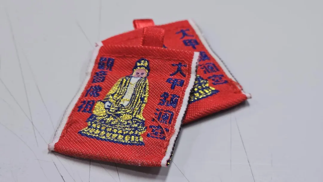 小玲將護身符丟在地上，拼命反抗。（圖／示意圖／中天新聞）