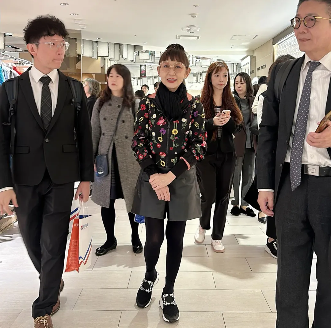 中華民國百貨零售企業協會徐雪芳理事長參訪新宿伊勢丹百貨賣場。